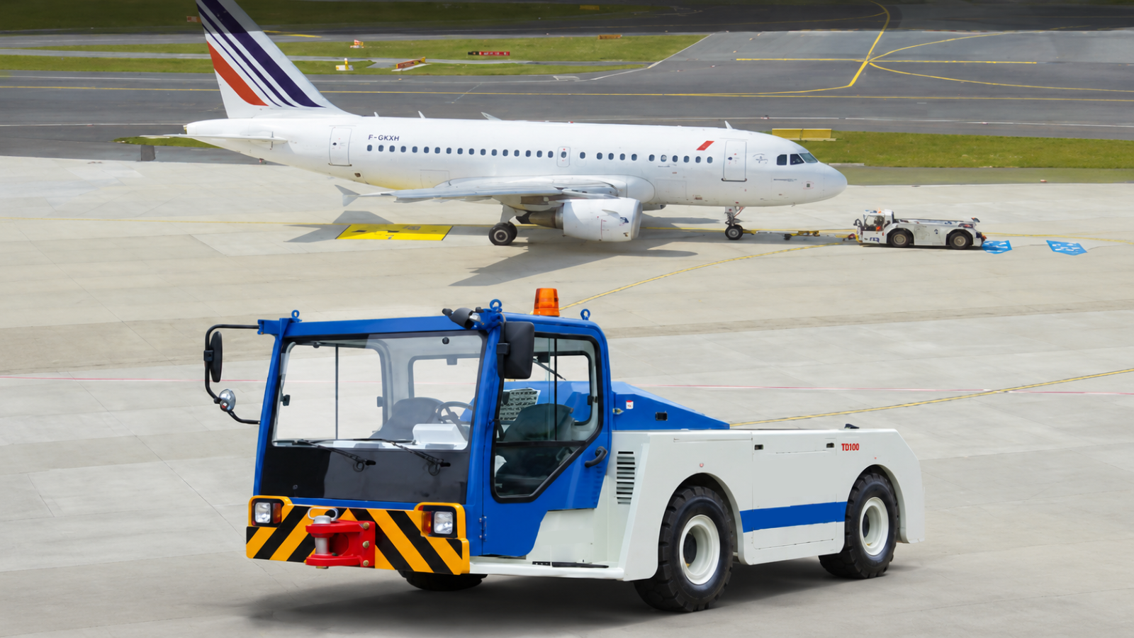 aircraft tow tractor aircraft tow tractor