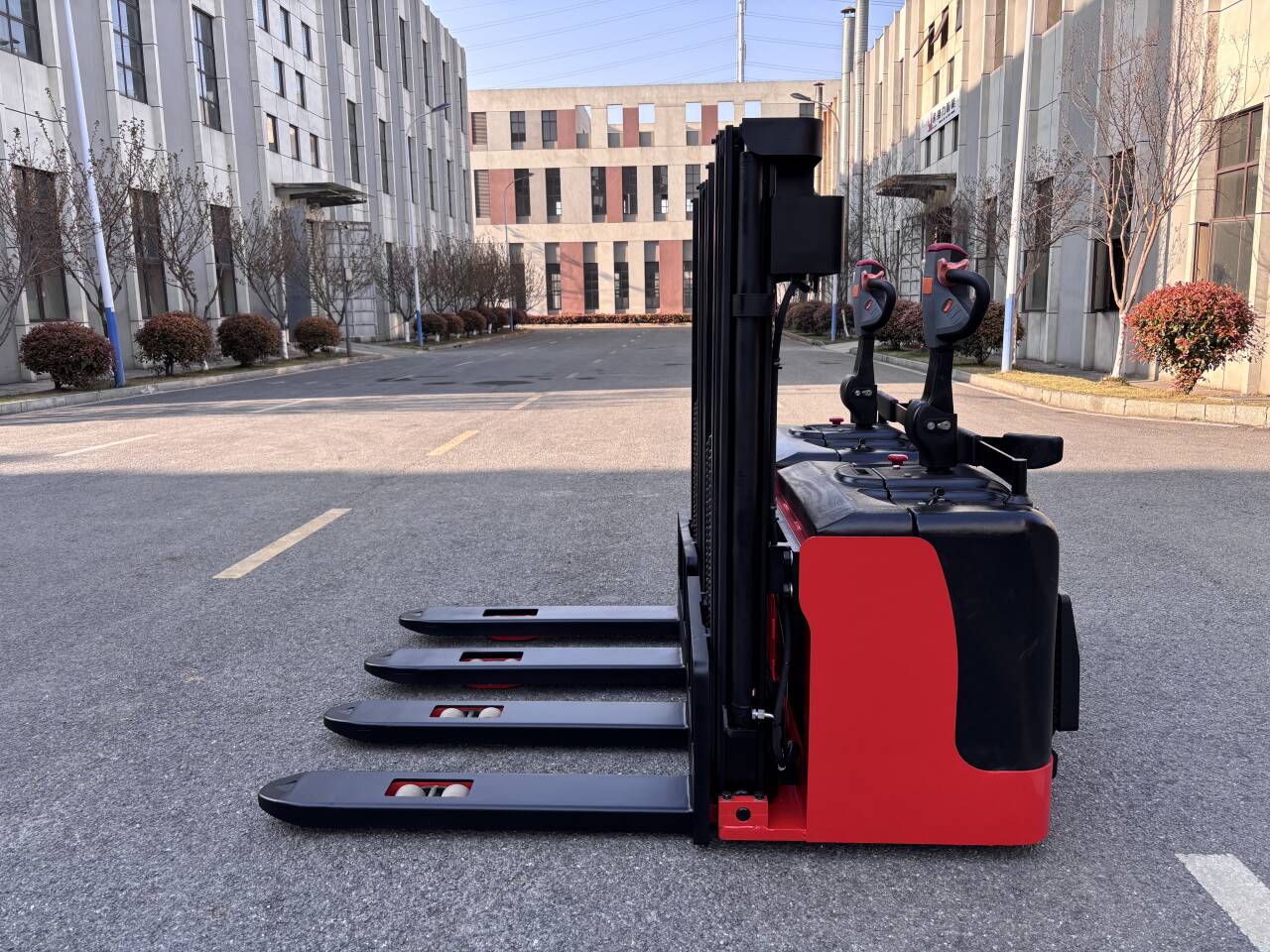 pallet stacker manufacturing