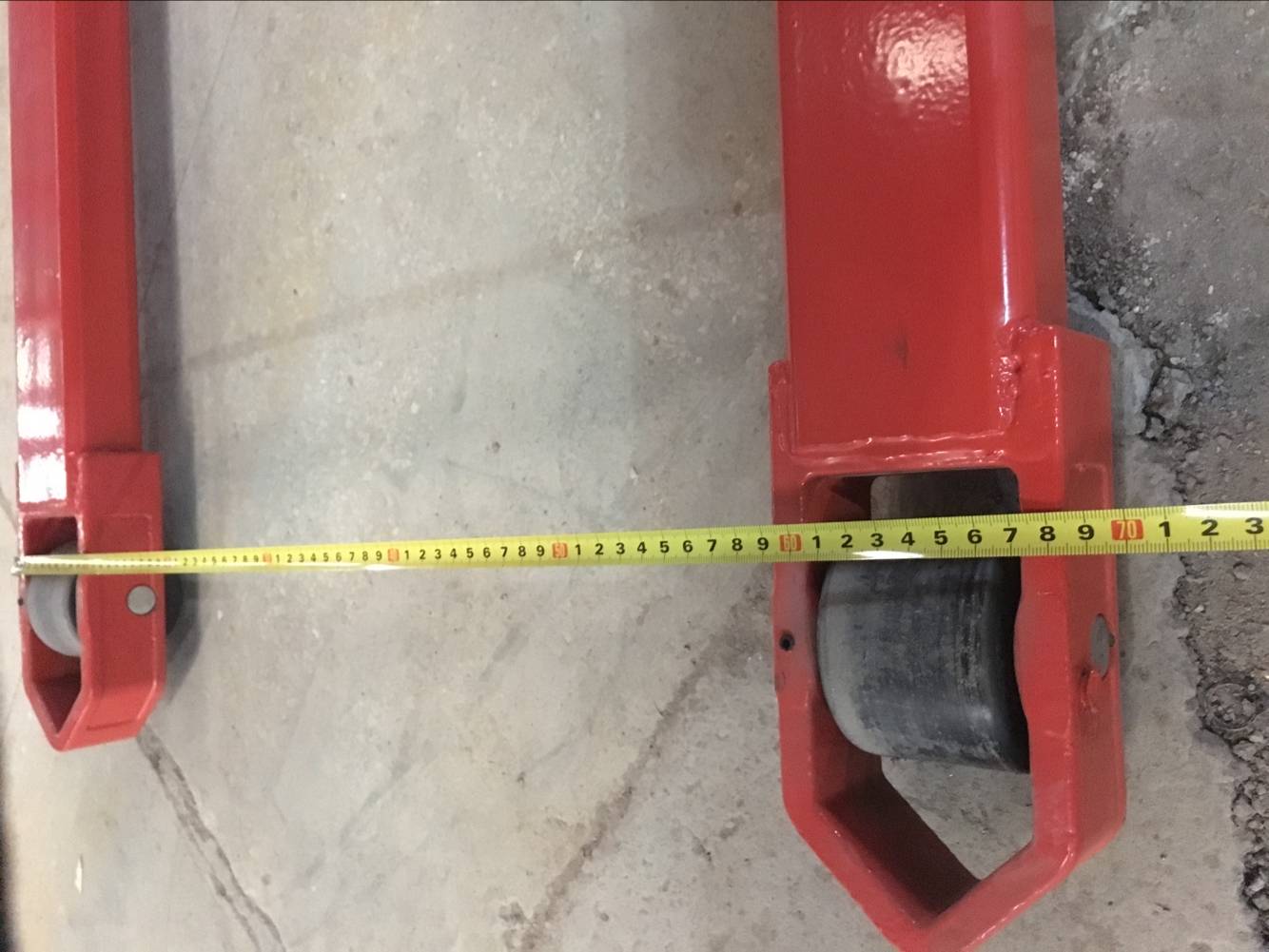 标准款的支腿宽测量