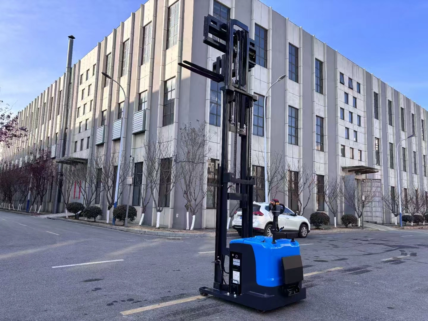 counterbalance pallet stacker