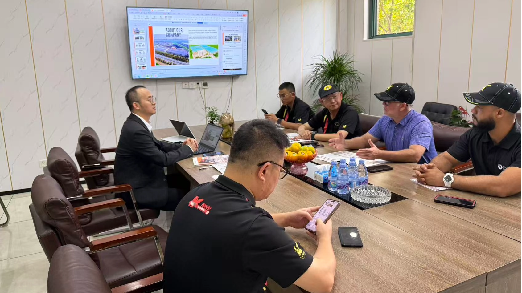 Customer Visit to NELCN Forklift Factory in China